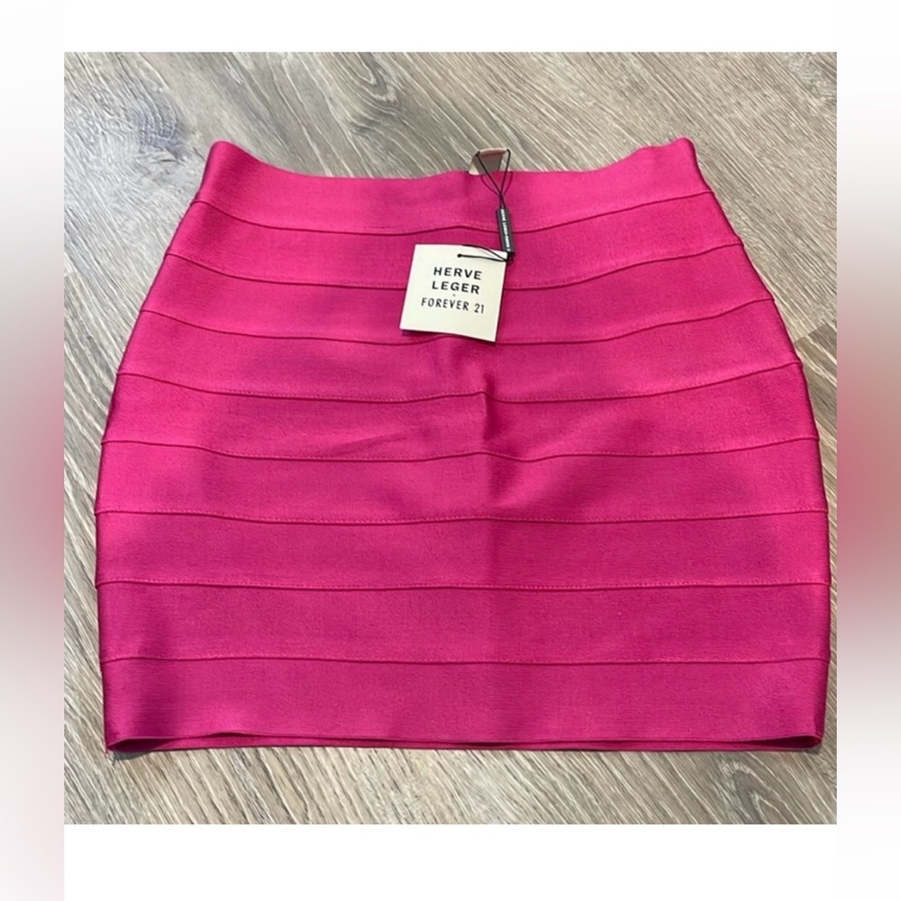 Forever 21 nwt size Large HERVE LEGER BANDAGE MINI SKIRT hot pink